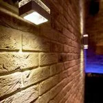 Ściana z cegły oświetlenie